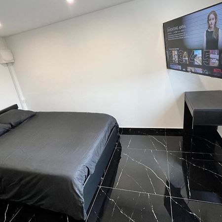 Bella Vita - Studio Tout Equipe - Tv Netflix - Centre Ville 100M- Gare 50M - Basilique 200M Lisieux Exterior photo