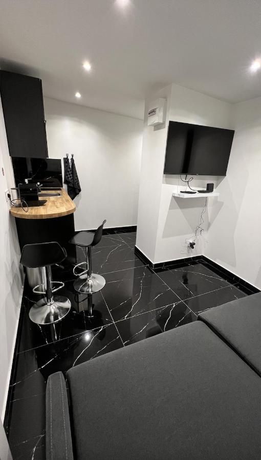 Bella Vita - Studio Tout Equipe - Tv Netflix - Centre Ville 100M- Gare 50M - Basilique 200M Lisieux Exterior photo